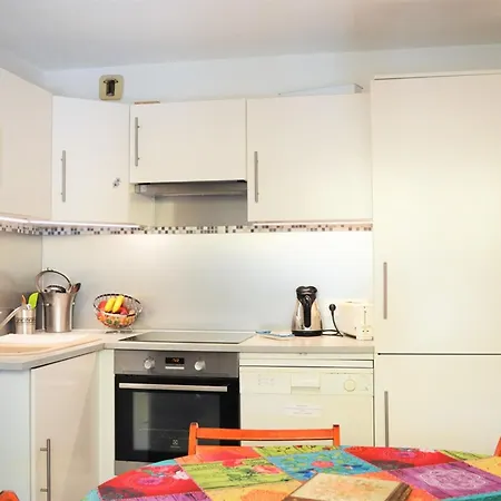 2 Pieces Avec Terrasse, Jardin, Piscine Et Parking, Proche - Le Lavandou