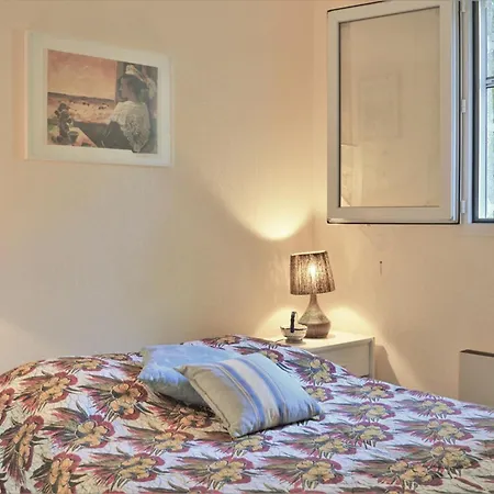 Apartament 2 Pieces Avec Terrasse, Jardin, Piscine Et Parking, Proche - - Fr-1-251-517 *
