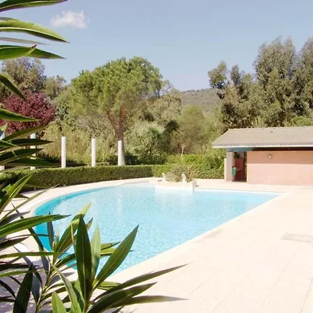 2 Pieces Avec Terrasse, Jardin, Piscine Et Parking, Proche - - Fr-1-251-517 Apartament Le Lavandou