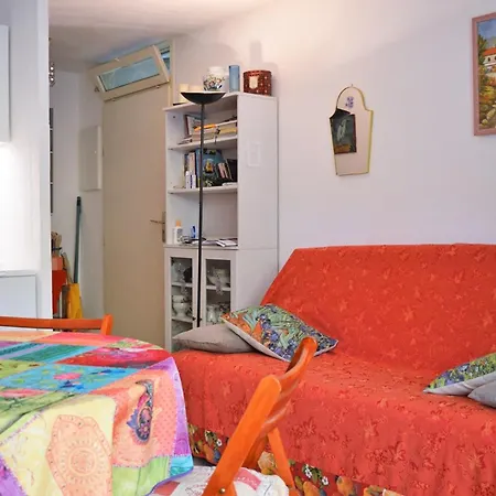 Apartament 2 Pieces Avec Terrasse, Jardin, Piscine Et Parking, Proche - - Fr-1-251-517