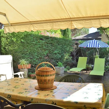2 Pieces Avec Terrasse, Jardin, Piscine Et Parking, Proche - * Le Lavandou