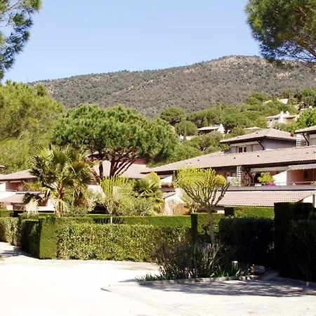 Apartament 2 Pieces Avec Terrasse, Jardin, Piscine Et Parking, Proche - - Fr-1-251-517