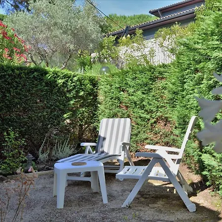 2 Pieces Avec Terrasse, Jardin, Piscine Et Parking, Proche - Appartamento Le Lavandou